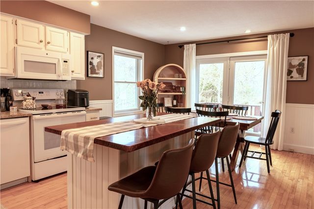 435 Allen Avenue, South Kingstown, RI 02879