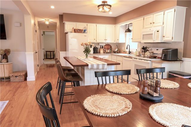 435 Allen Avenue, South Kingstown, RI 02879
