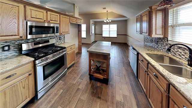 1420 SE 15th Street, Moore, OK 73160