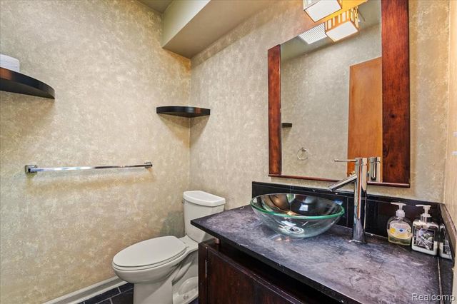 27957 Tavistock Trail, Southfield, MI 48034