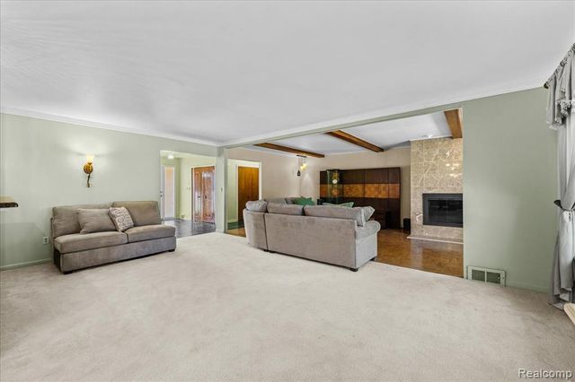 27957 Tavistock Trail, Southfield, MI 48034
