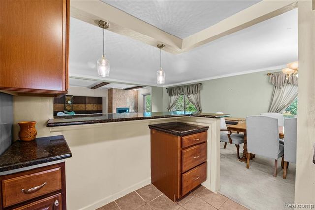 27957 Tavistock Trail, Southfield, MI 48034