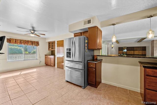 27957 Tavistock Trail, Southfield, MI 48034