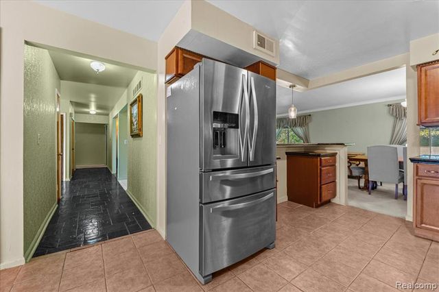 27957 Tavistock Trail, Southfield, MI 48034