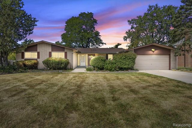 27957 Tavistock Trail, Southfield, MI 48034