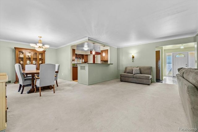 27957 Tavistock Trail, Southfield, MI 48034