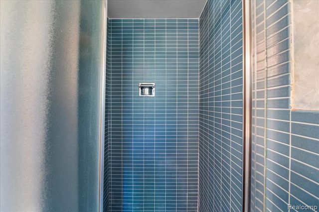 27957 Tavistock Trail, Southfield, MI 48034