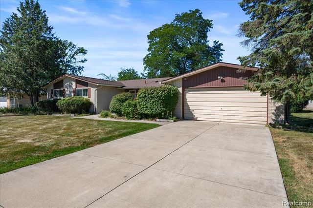 27957 Tavistock Trail, Southfield, MI 48034