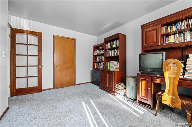 27957 Tavistock Trail, Southfield, MI 48034