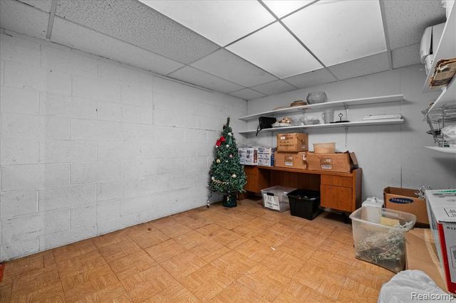 27957 Tavistock Trail, Southfield, MI 48034