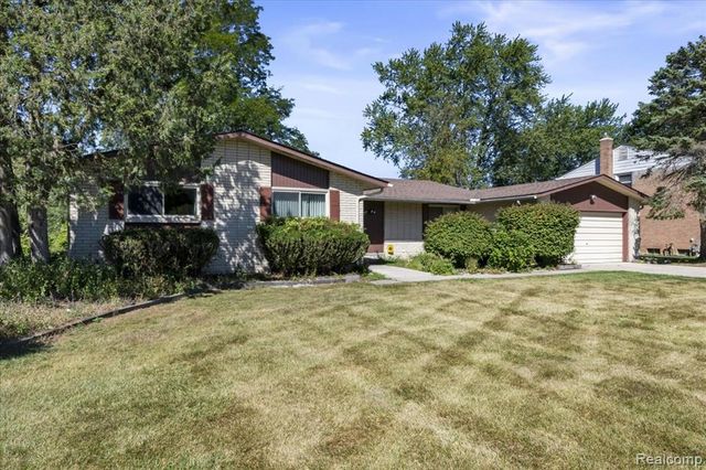27957 Tavistock Trail, Southfield, MI 48034