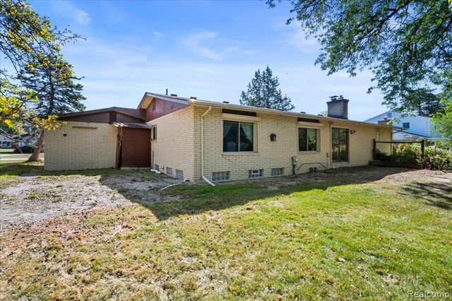 27957 Tavistock Trail, Southfield, MI 48034