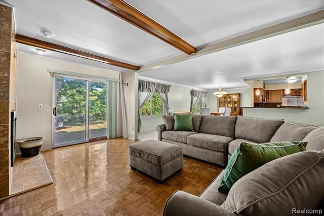 27957 Tavistock Trail, Southfield, MI 48034