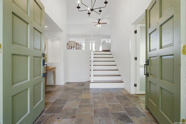 9846 Cash Mountain Rd, Helotes, TX 78023