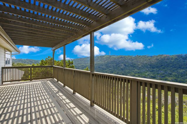 9846 Cash Mountain Rd, Helotes, TX 78023