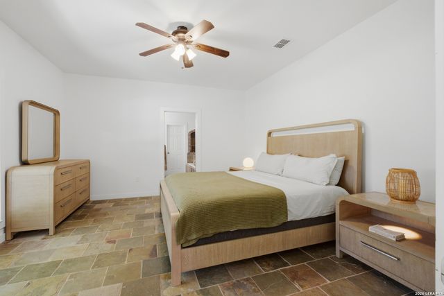 9846 Cash Mountain Rd, Helotes, TX 78023