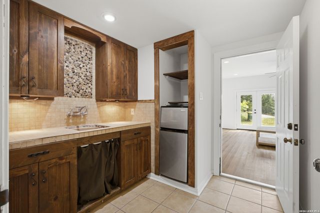 9846 Cash Mountain Rd, Helotes, TX 78023
