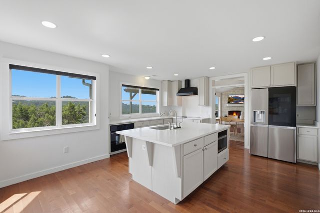 9846 Cash Mountain Rd, Helotes, TX 78023