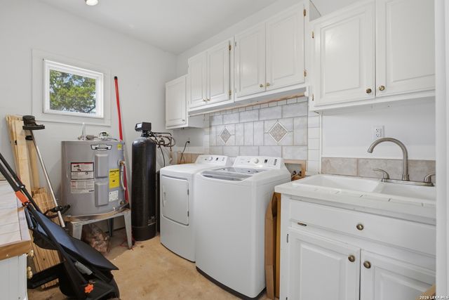 9846 Cash Mountain Rd, Helotes, TX 78023
