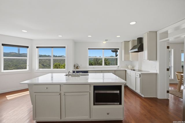 9846 Cash Mountain Rd, Helotes, TX 78023