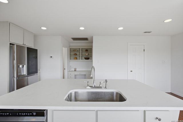 9846 Cash Mountain Rd, Helotes, TX 78023