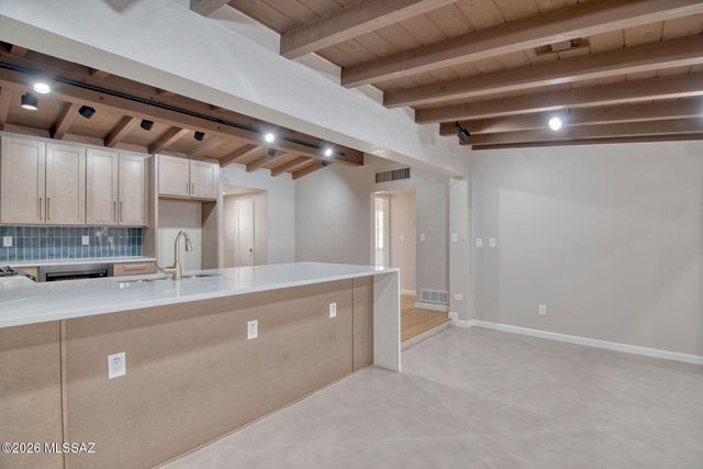 3910 E Calle De Jardin, Tucson, AZ 85711