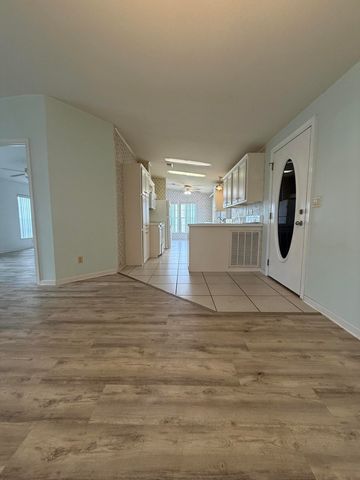 294 Kingfisher Avenue, Fort Pierce, FL 34982