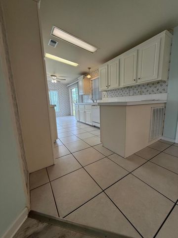 294 Kingfisher Avenue, Fort Pierce, FL 34982