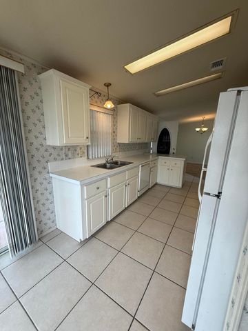 294 Kingfisher Avenue, Fort Pierce, FL 34982