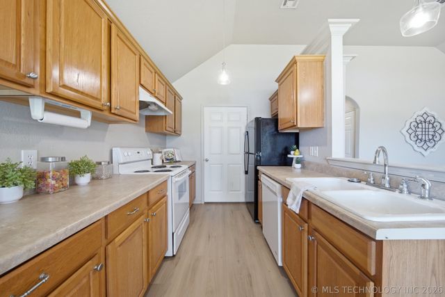 21052 S Shiloh Road, Claremore, OK 74019