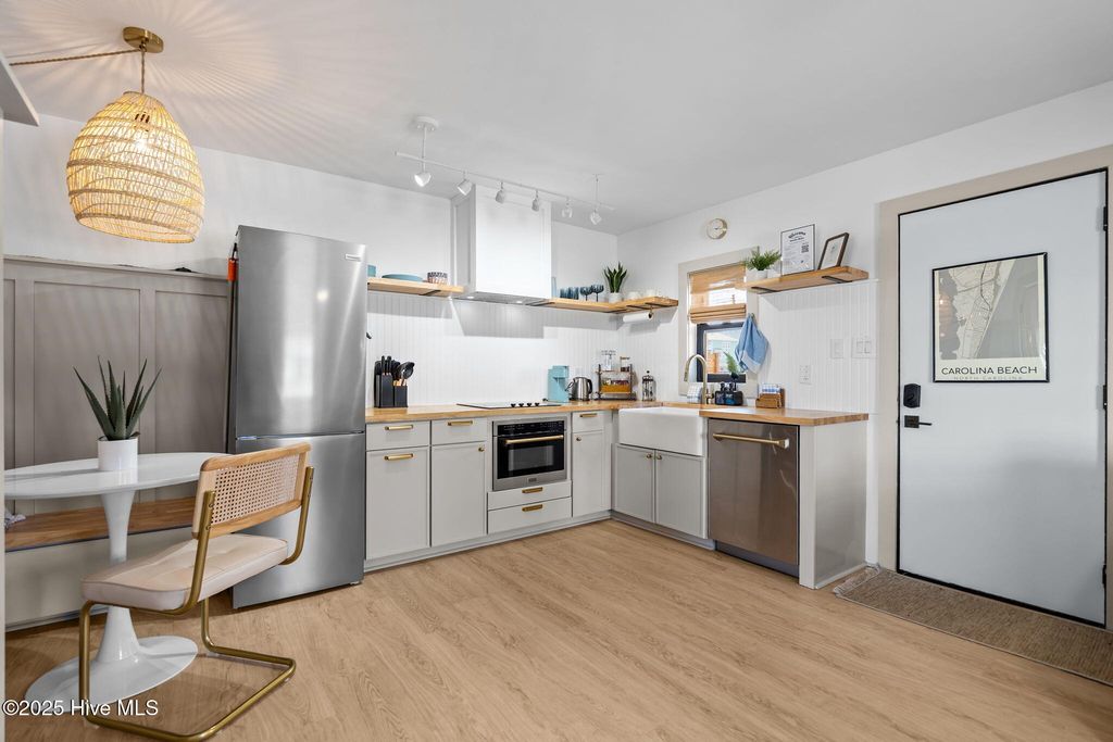 Image 11 of property listing at 1603 Lake Park Boulevard S, Carolina Beach, NC 28428