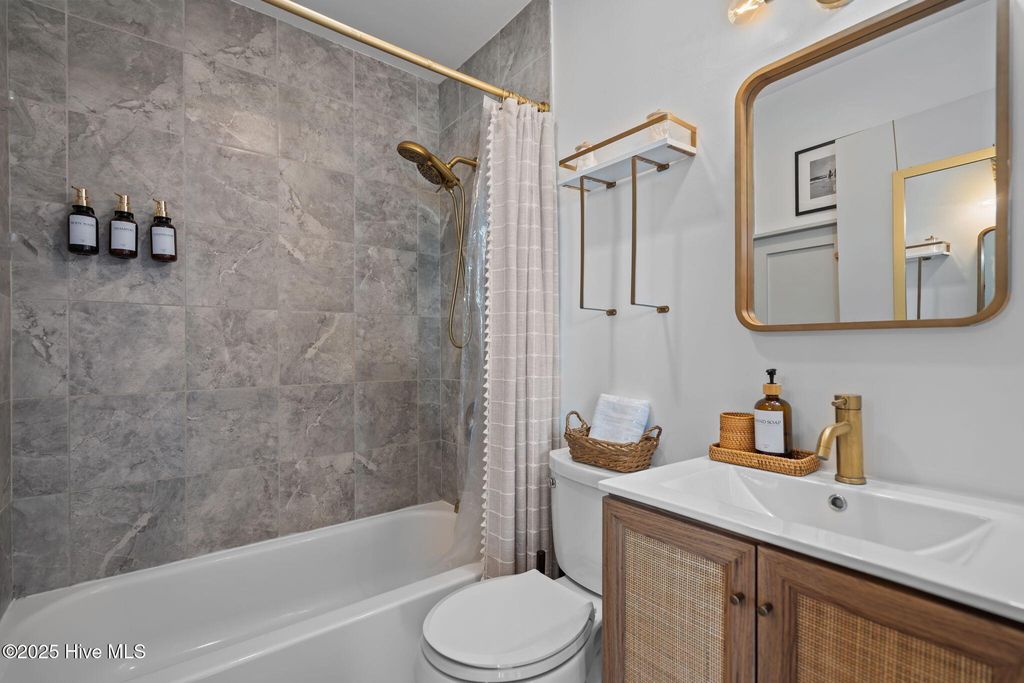 Image 17 of property listing at 1603 Lake Park Boulevard S, Carolina Beach, NC 28428