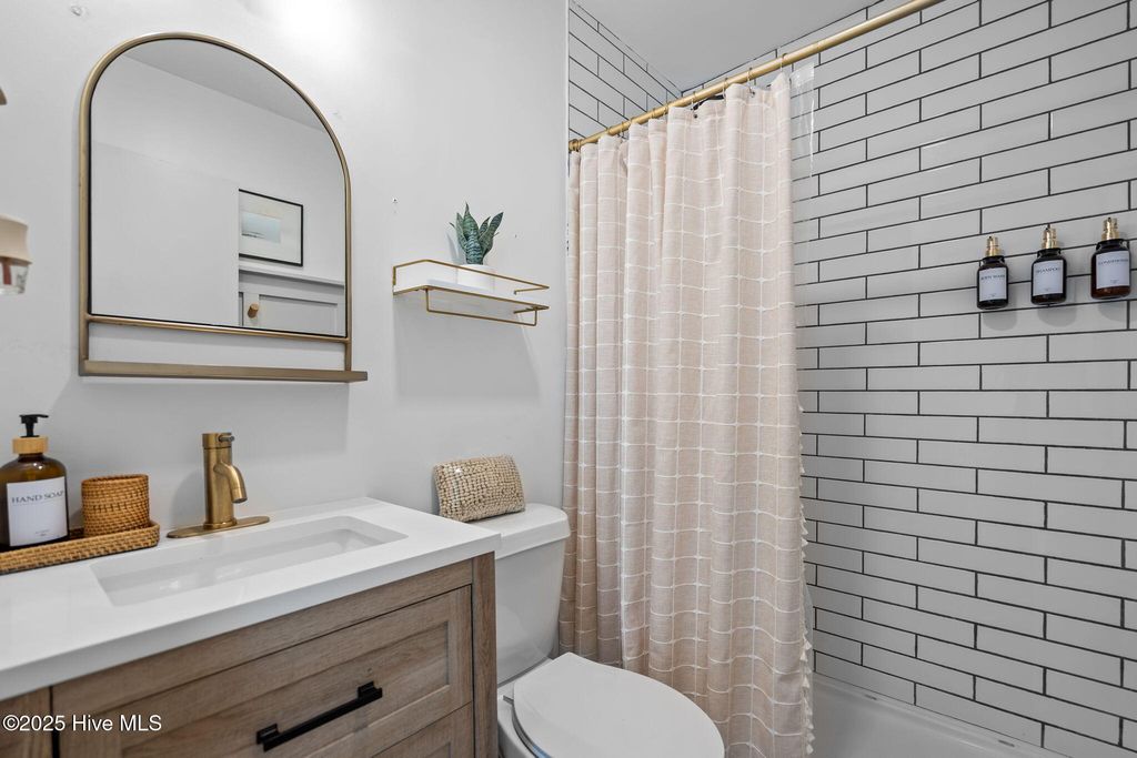 Image 31 of property listing at 1603 Lake Park Boulevard S, Carolina Beach, NC 28428