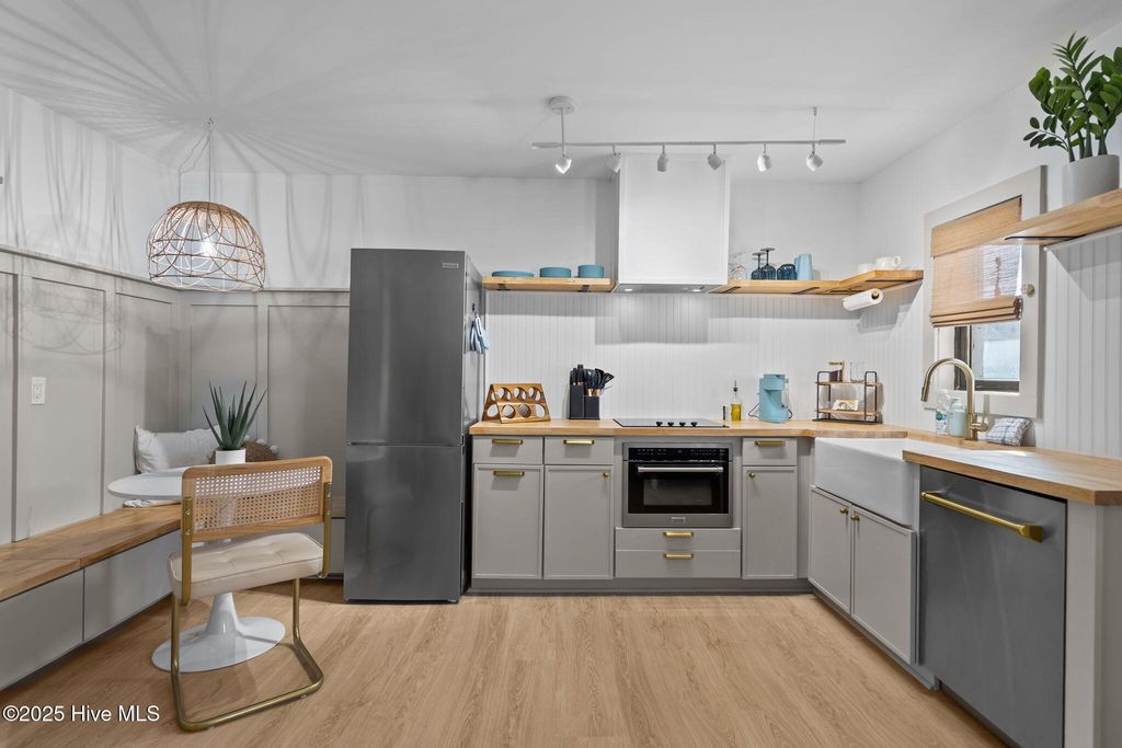 Image 39 of property listing at 1603 Lake Park Boulevard S, Carolina Beach, NC 28428