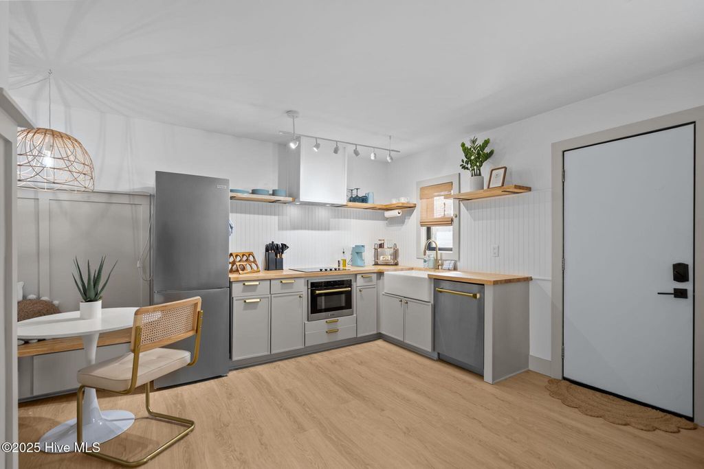 Image 41 of property listing at 1603 Lake Park Boulevard S, Carolina Beach, NC 28428