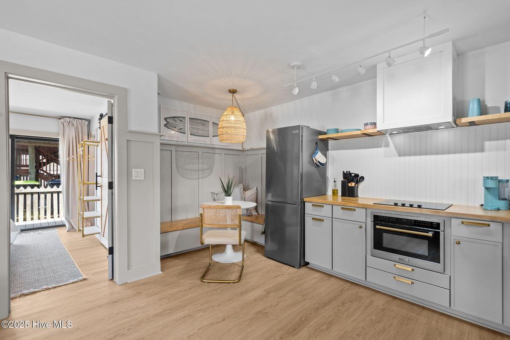 Image 6 of property listing at 1603 Lake Park Boulevard S, Carolina Beach, NC 28428