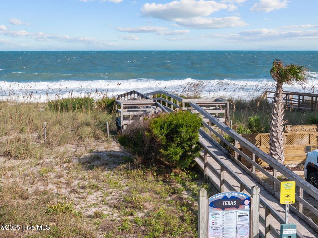 Image 71 of property listing at 1603 Lake Park Boulevard S, Carolina Beach, NC 28428