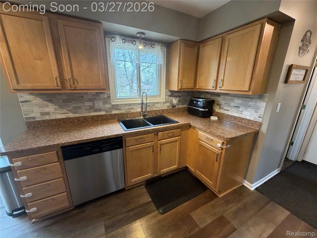 3067 Covey Hill, Oxford Village, MI 48371