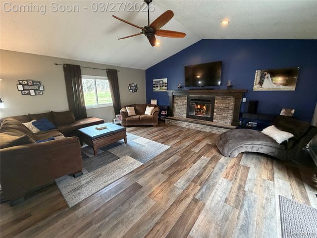 3067 Covey Hill, Oxford Village, MI 48371