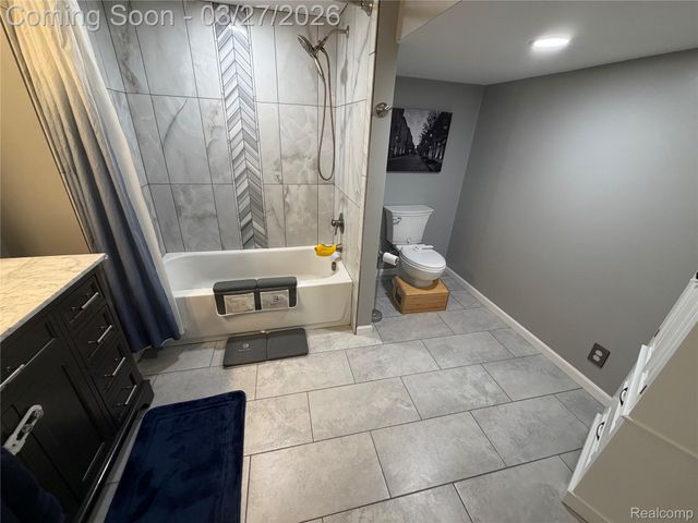 3067 Covey Hill, Oxford Village, MI 48371