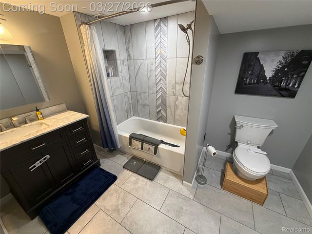 3067 Covey Hill, Oxford Village, MI 48371