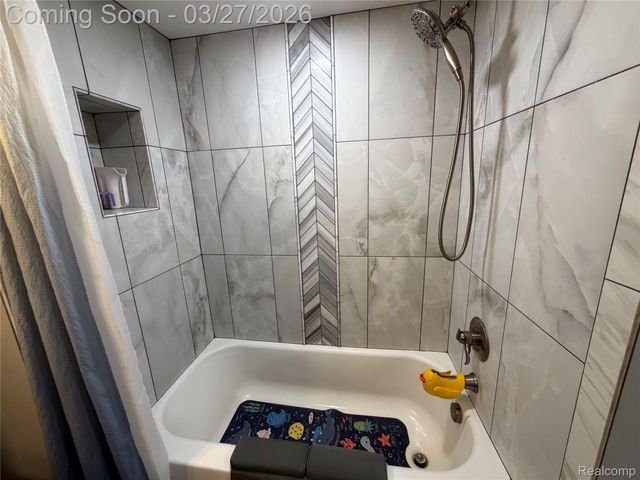 3067 Covey Hill, Oxford Village, MI 48371