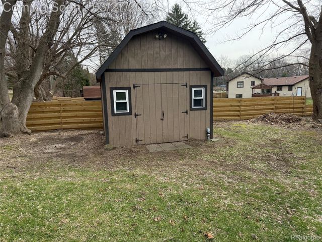 3067 Covey Hill, Oxford Village, MI 48371