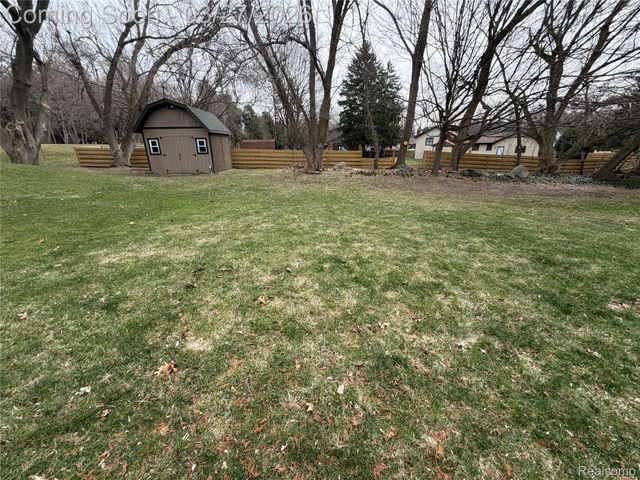 3067 Covey Hill, Oxford Village, MI 48371