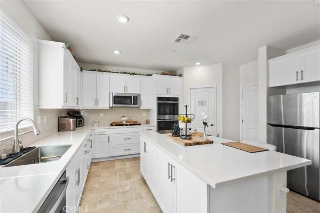 4961 Bay Laurel, Fontana, CA 92336