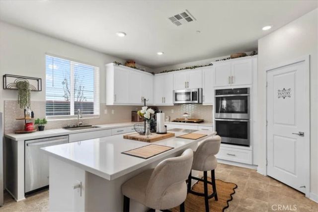 4961 Bay Laurel, Fontana, CA 92336