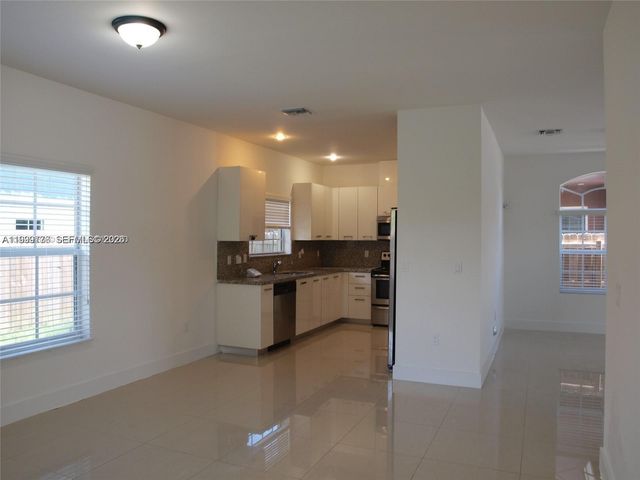 15651 SW 11th Ter, Miami, FL 33194