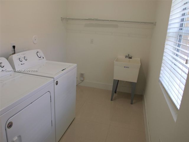 15651 SW 11th Ter, Miami, FL 33194