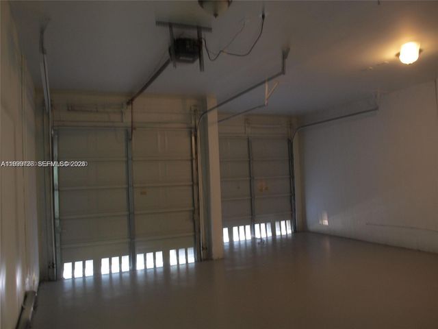 15651 SW 11th Ter, Miami, FL 33194