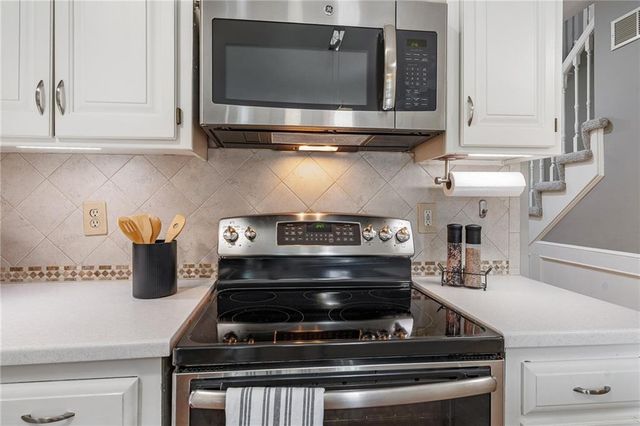 7618 Constance Street, Lenexa, KS 66216